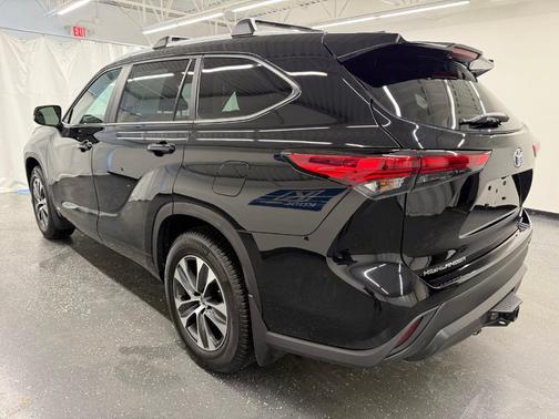 2023 Toyota Highlander Hybrid XLE