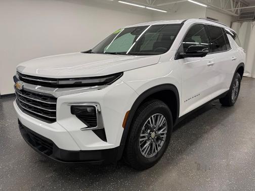 Summit White 2025 Chevrolet Traverse LT