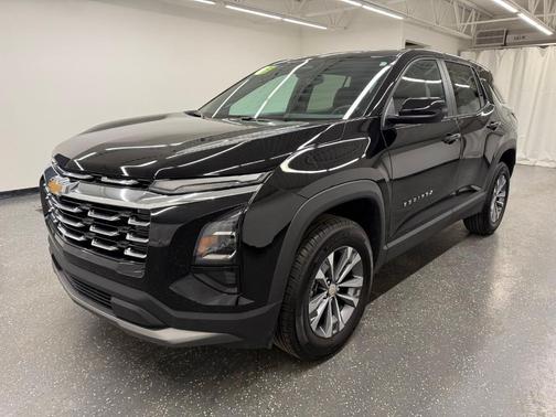 Mosaic Black Metallic 2025 Chevrolet Equinox LT