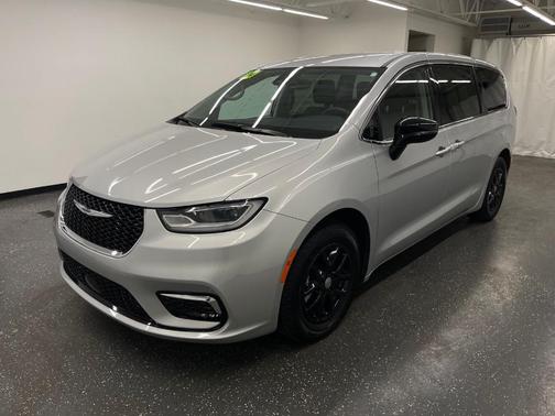 2024 Chrysler Pacifica Touring-L