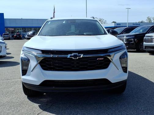 Summit White 2026 Chevrolet Trax 2RS