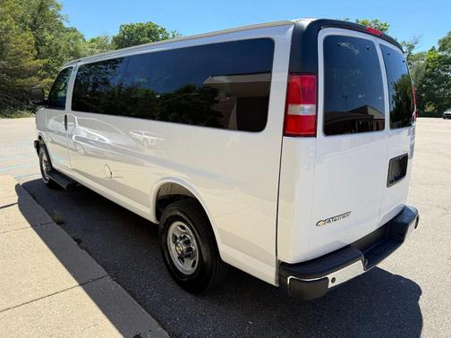 Summit White 2025 Chevrolet Express 3500 LT
