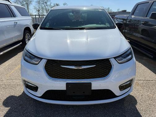Bright White Clearcoat 2025 Chrysler Pacifica Select