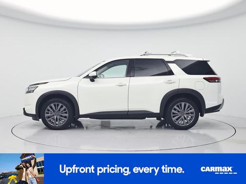 White 2024 Nissan Pathfinder SL