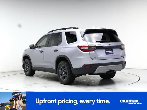 Silver 2025 Honda Pilot Trailsport