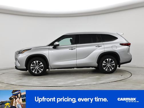 Silver 2022 Toyota Highlander Hybrid XLE