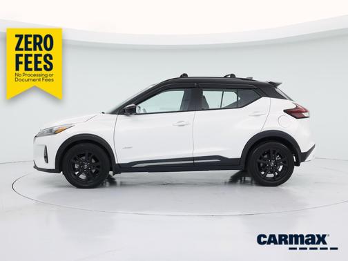 White 2022 Nissan Kicks SR