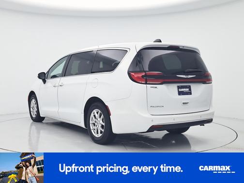 White 2023 Chrysler Pacifica Touring L