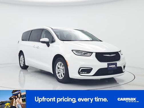 White 2023 Chrysler Pacifica Touring L