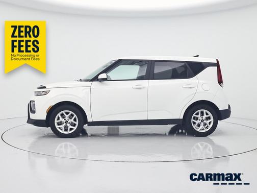 White 2022 Kia Soul LX