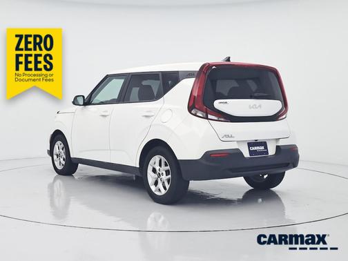 White 2022 Kia Soul LX