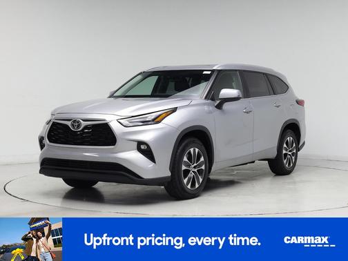Silver 2023 Toyota Highlander XLE