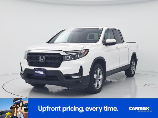 White 2025 Honda Ridgeline RTL