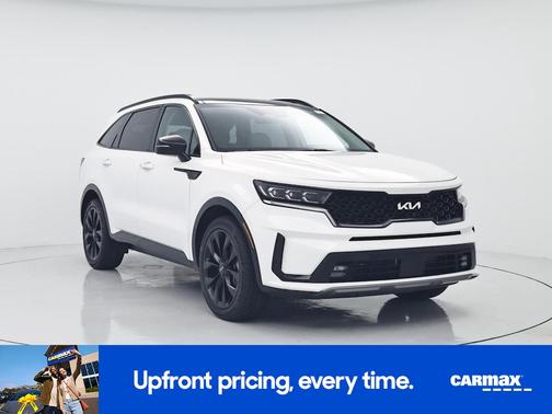White 2023 Kia Sorento SX