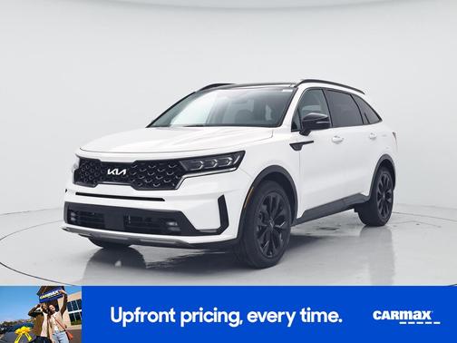 White 2023 Kia Sorento SX