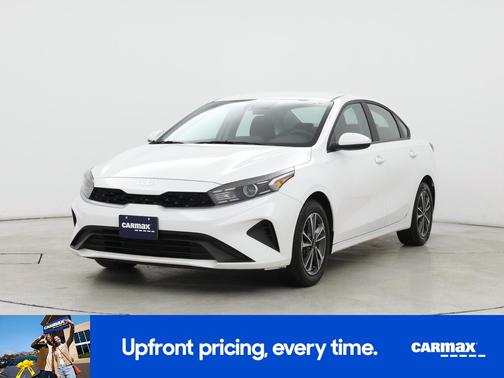 White 2024 Kia Forte LXS