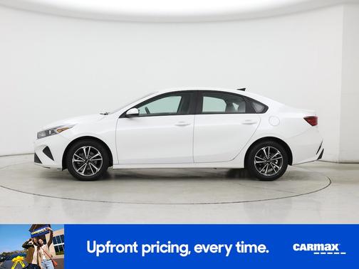White 2024 Kia Forte LXS