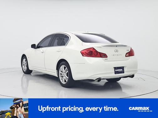 White 2015 INFINITI Q40
