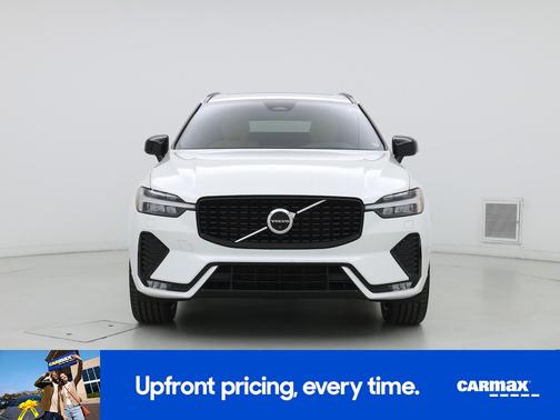 2023 Volvo XC60 B5 Ultimate Dark Theme