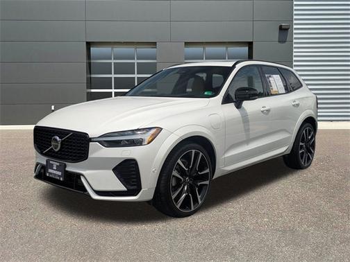 2024 Volvo XC60 Recharge Plug-In Hybrid T8 Ultimate Dark