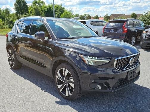2025 Volvo XC40 B5 Plus Bright Theme