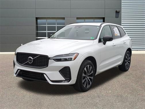 2025 Volvo XC60 B5 Plus