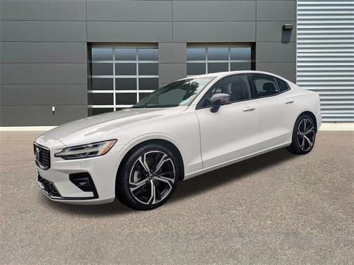2024 Volvo S60 B5 Plus Dark
