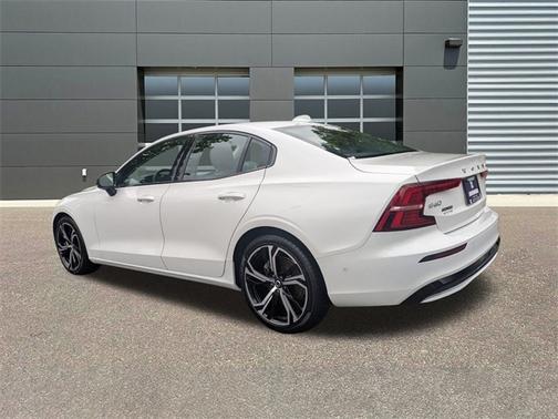 2024 Volvo S60 B5 Plus Dark