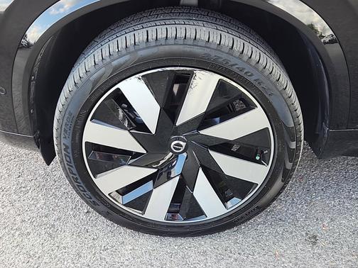 2023 Volvo XC90 Recharge Plug-In Hybrid Plus Bright 7-Seater