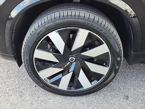 2023 Volvo XC90 Recharge Plug-In Hybrid Plus Bright 7-Seater