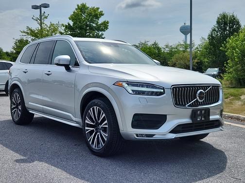 2022 Volvo XC90 T6 AWD Momentum 7 Seater