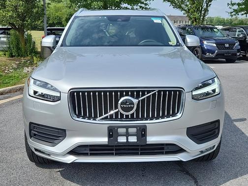 2022 Volvo XC90 T6 AWD Momentum 7 Seater