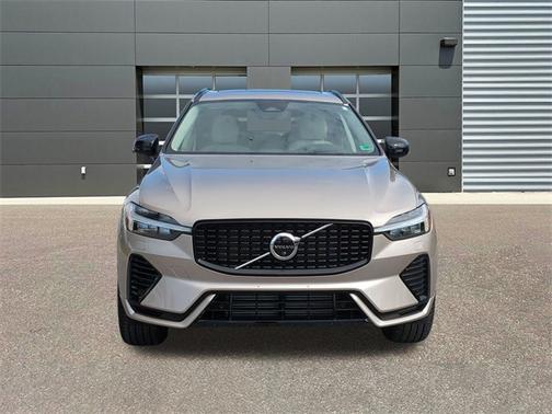 2025 Volvo XC60 Plug-In Hybrid T8 Ultra