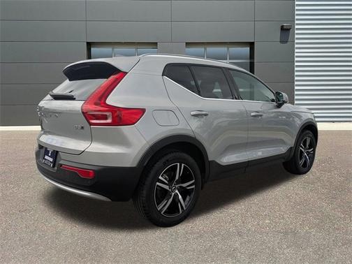 2025 Volvo XC40 B5 Core Bright Theme