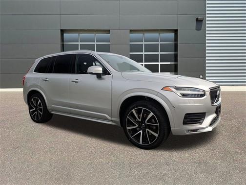 2022 Volvo XC90 T6 AWD Momentum 7 Seater