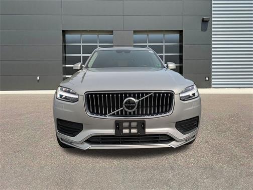 2022 Volvo XC90 T6 AWD Momentum 7 Seater