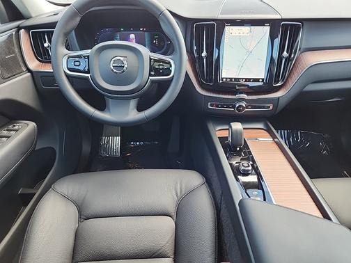 2024 Volvo XC60 Recharge Plug-In Hybrid T8 Plus Dark