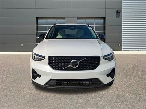 2024 Volvo XC40 B5 Plus Dark