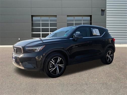 2025 Volvo XC40 B5 Core Bright Theme