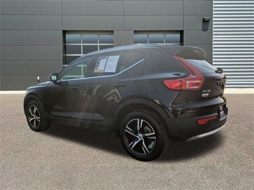 2025 Volvo XC40 B5 Core Bright Theme
