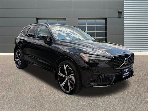 2023 Volvo XC60 B6 AWD Ultimate Dark