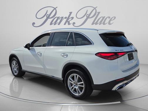 Polar White 2025 Mercedes-Benz GLC 300
