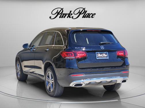 Black 2022 Mercedes-Benz GLC 300