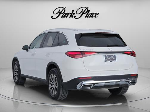 2025 Mercedes-Benz GLC 300 4MATIC