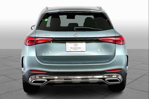 Verde Silver Metallic 2026 Mercedes-Benz GLC 300 4MATIC