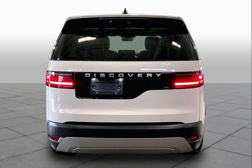 Fuji White 2024 Land Rover Discovery P300 S