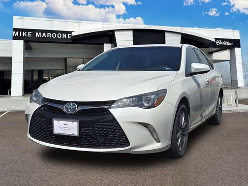 Blizzard Pearl 2017 Toyota Camry SE