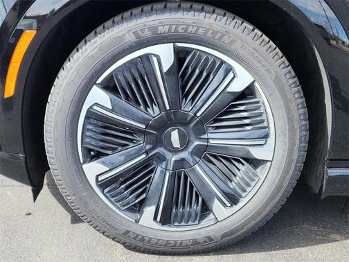 2025 Cadillac Escalade IQ Sport 2