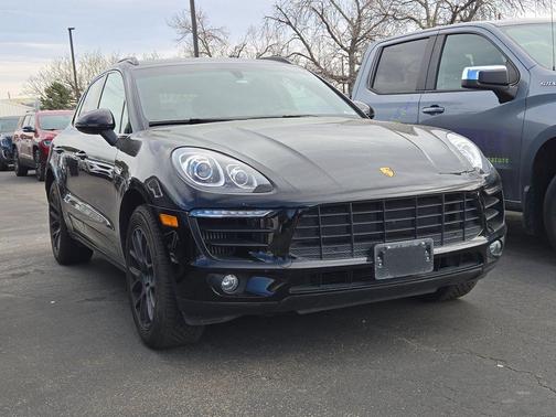 Jet Black Metallic 2016 Porsche Macan S