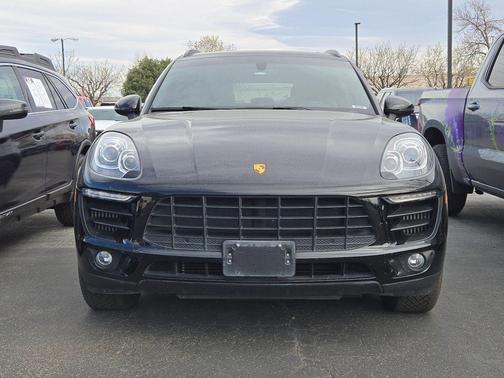 Jet Black Metallic 2016 Porsche Macan S